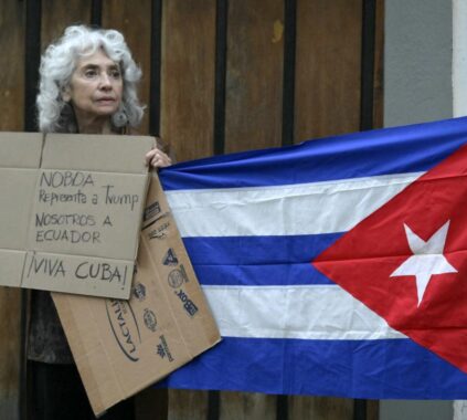 Ecuador expulsa al embajador de Cuba y rompe relaciones diplomáticas